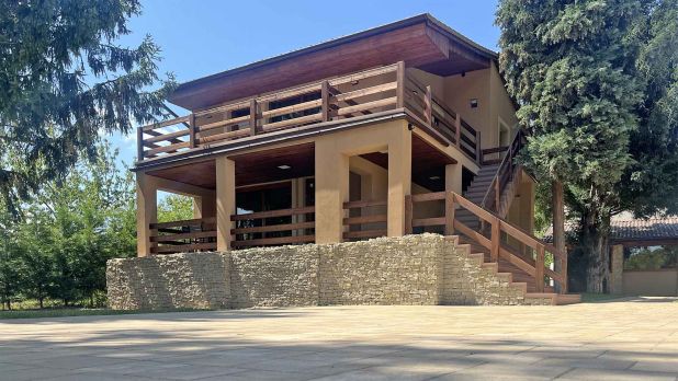 Ebben az új horgásztanyában 5 külön-bejáratú apartman található